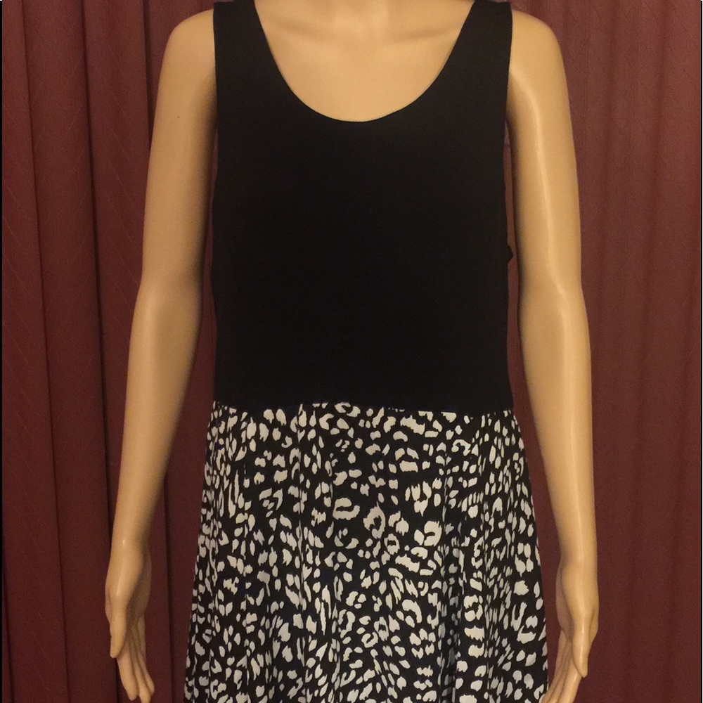 Black/Black & White Dress Size Large